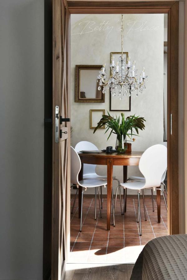 Betty'S Place Zabierzow Bagian luar foto