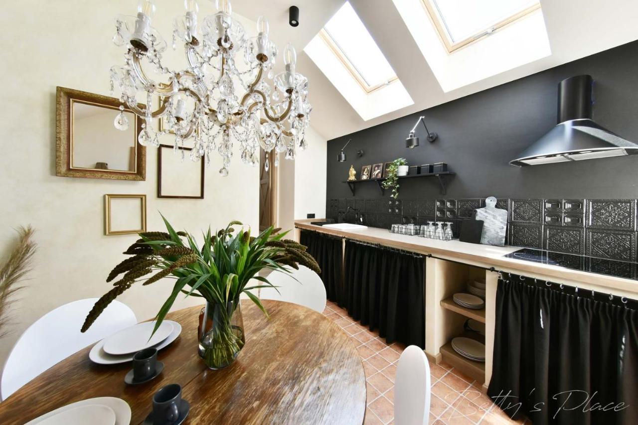 Betty'S Place Zabierzow Bagian luar foto